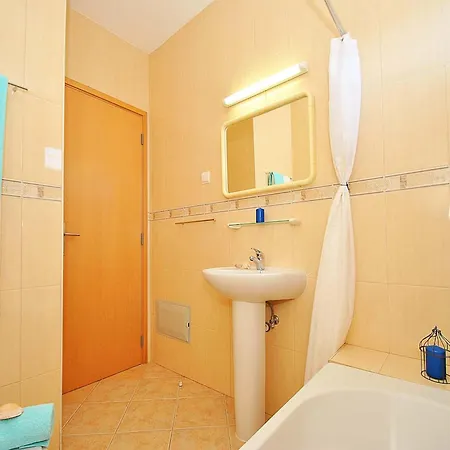 Villa In Albufeira Near Praia Da Oura Beach Villa *